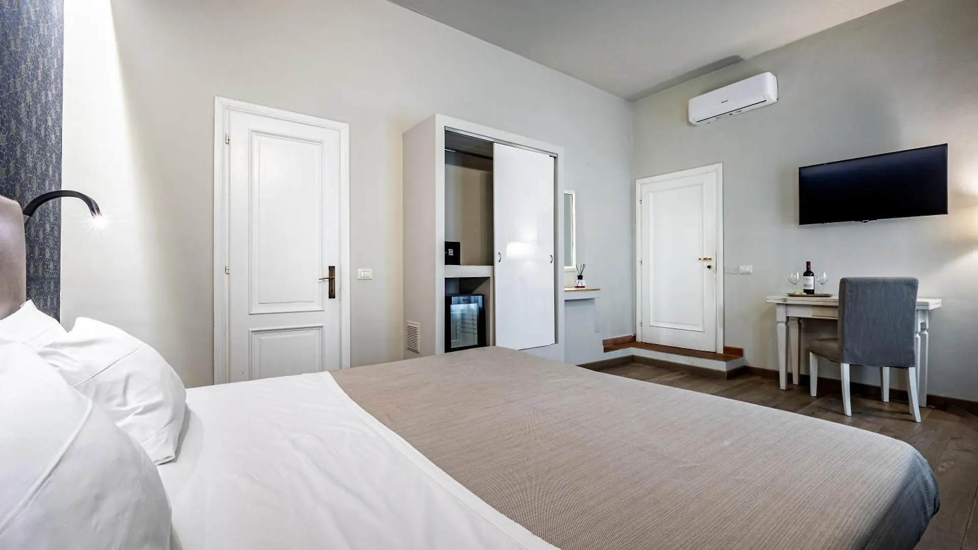 Blu Notte Guest House Florence Italy
